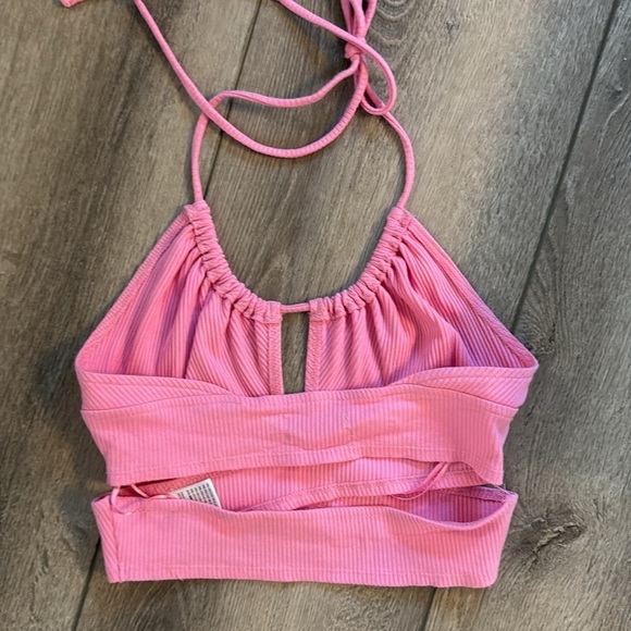 UO cropped pink halter top XS - Picture 4 of 5